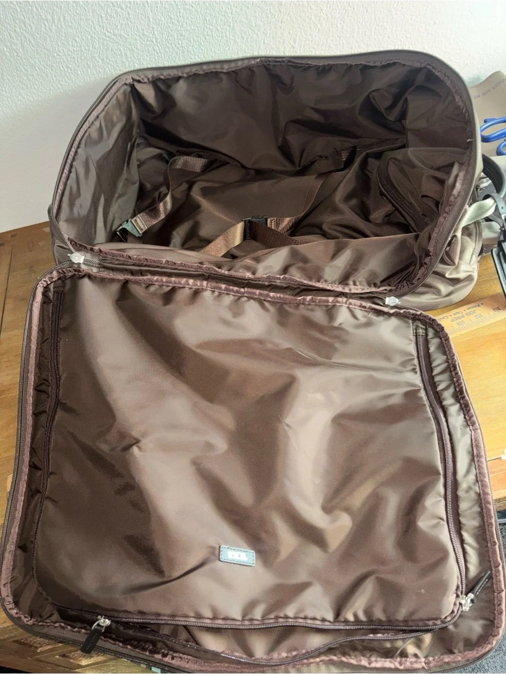 Tumi compact rolling
